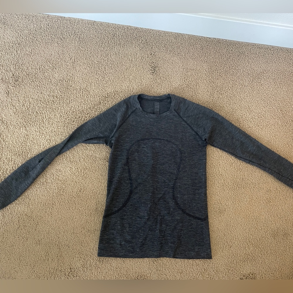 Lululemon size 8 LS running top